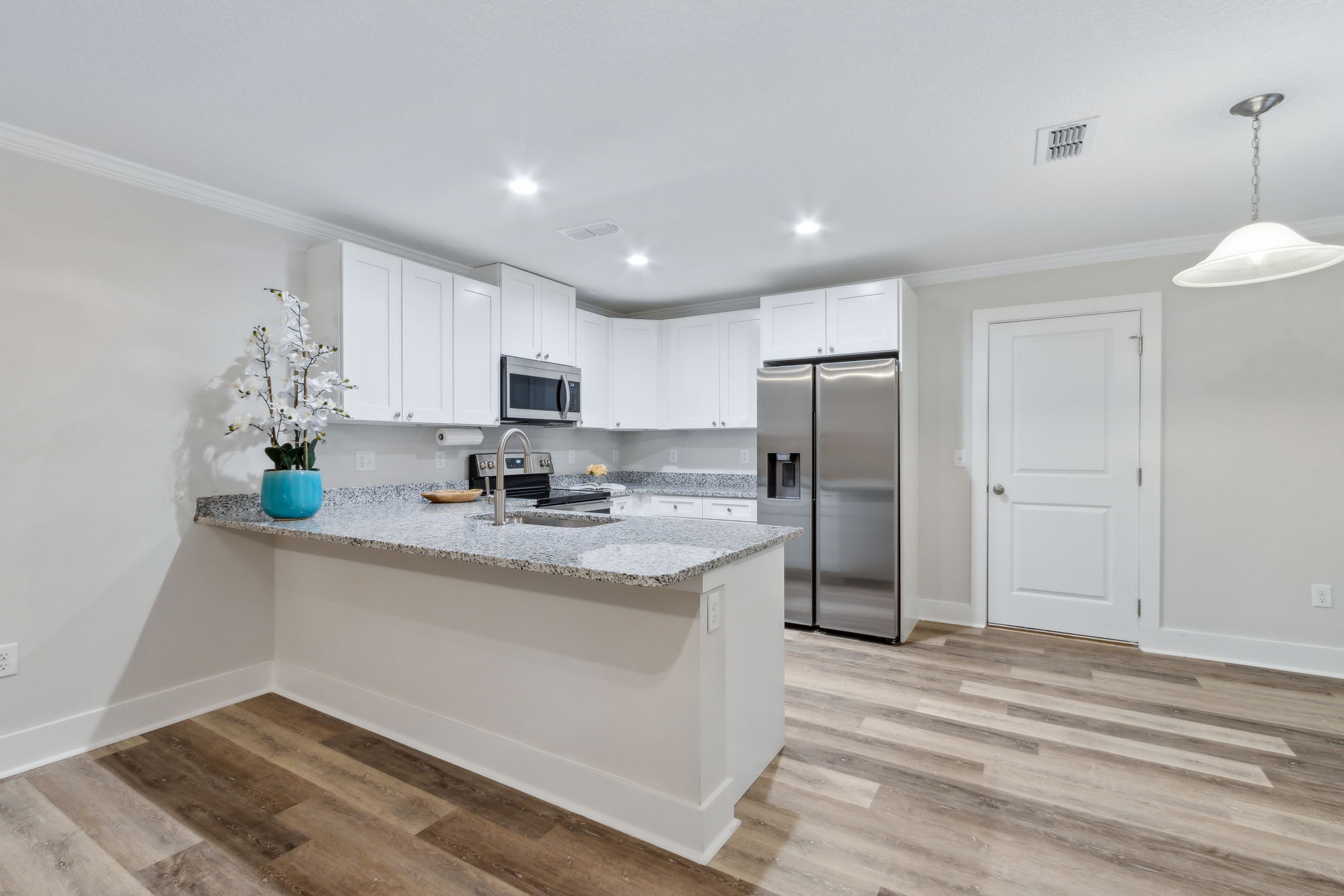 A fully equipped kitchen does not disappoint ...