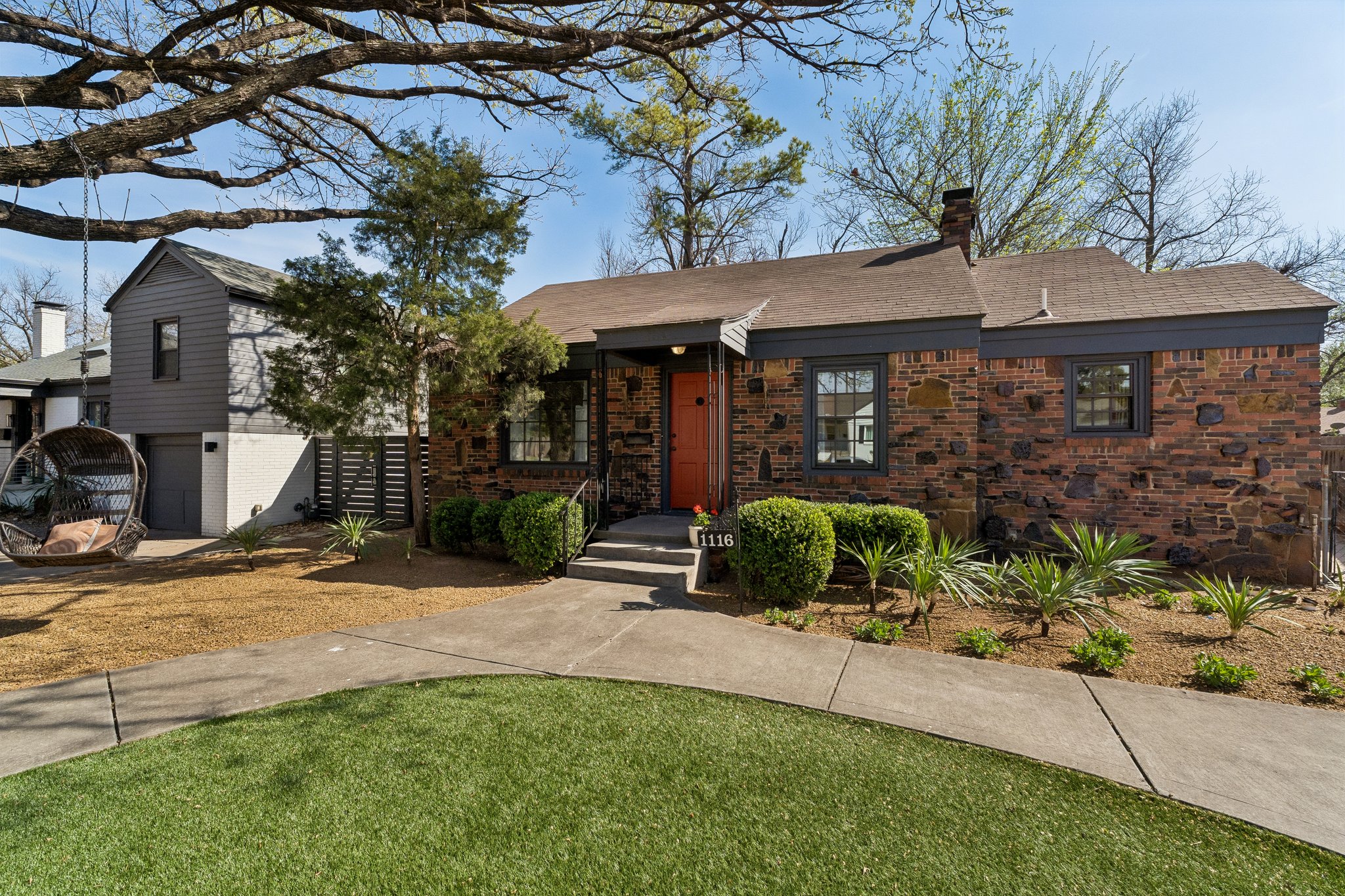 1116 Woodlawn Pl_002.jpg