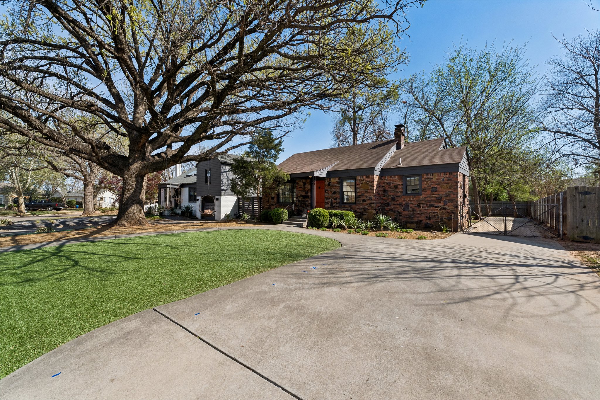 1116 Woodlawn Pl_007.jpg