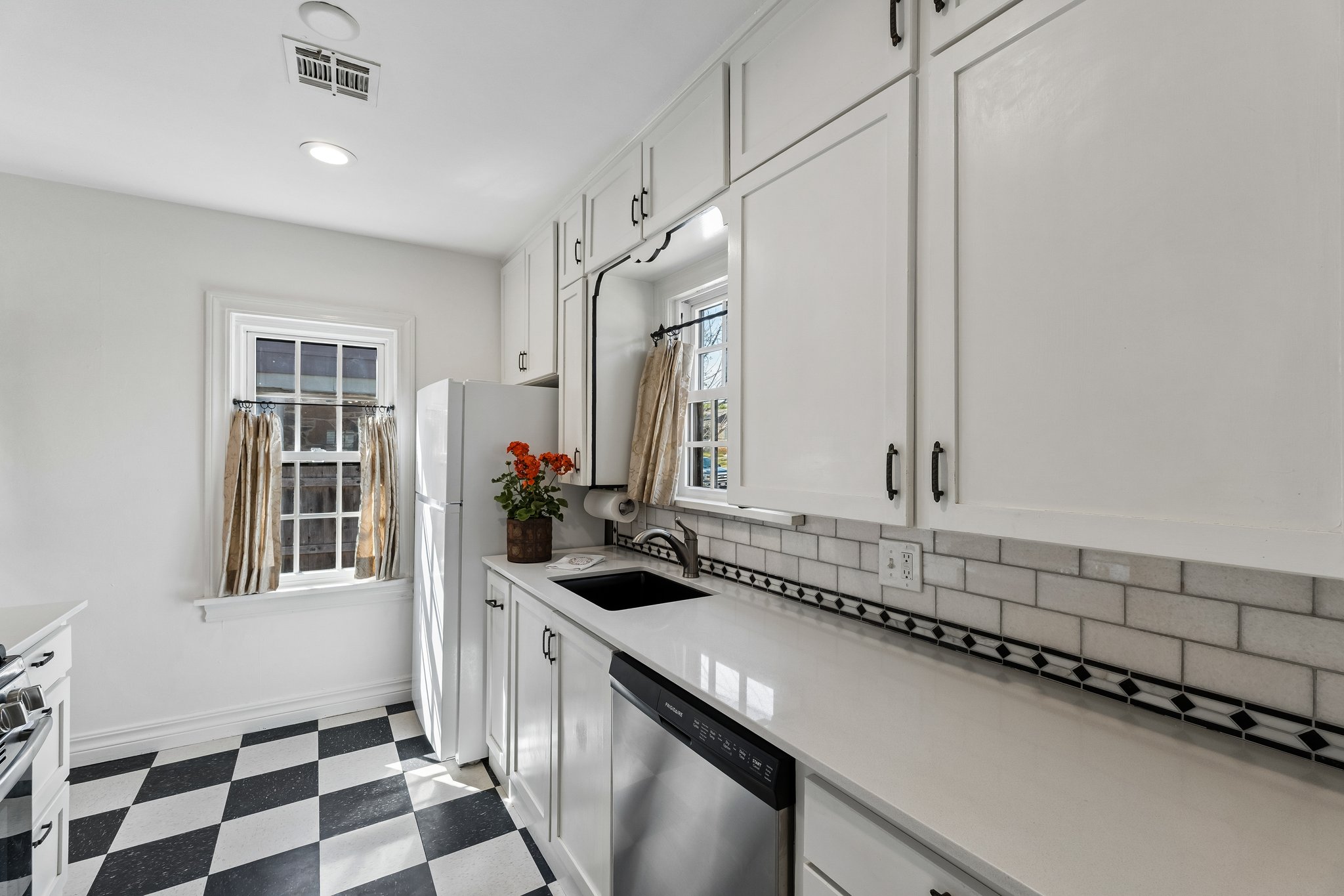 1116 Woodlawn Pl_020.jpg