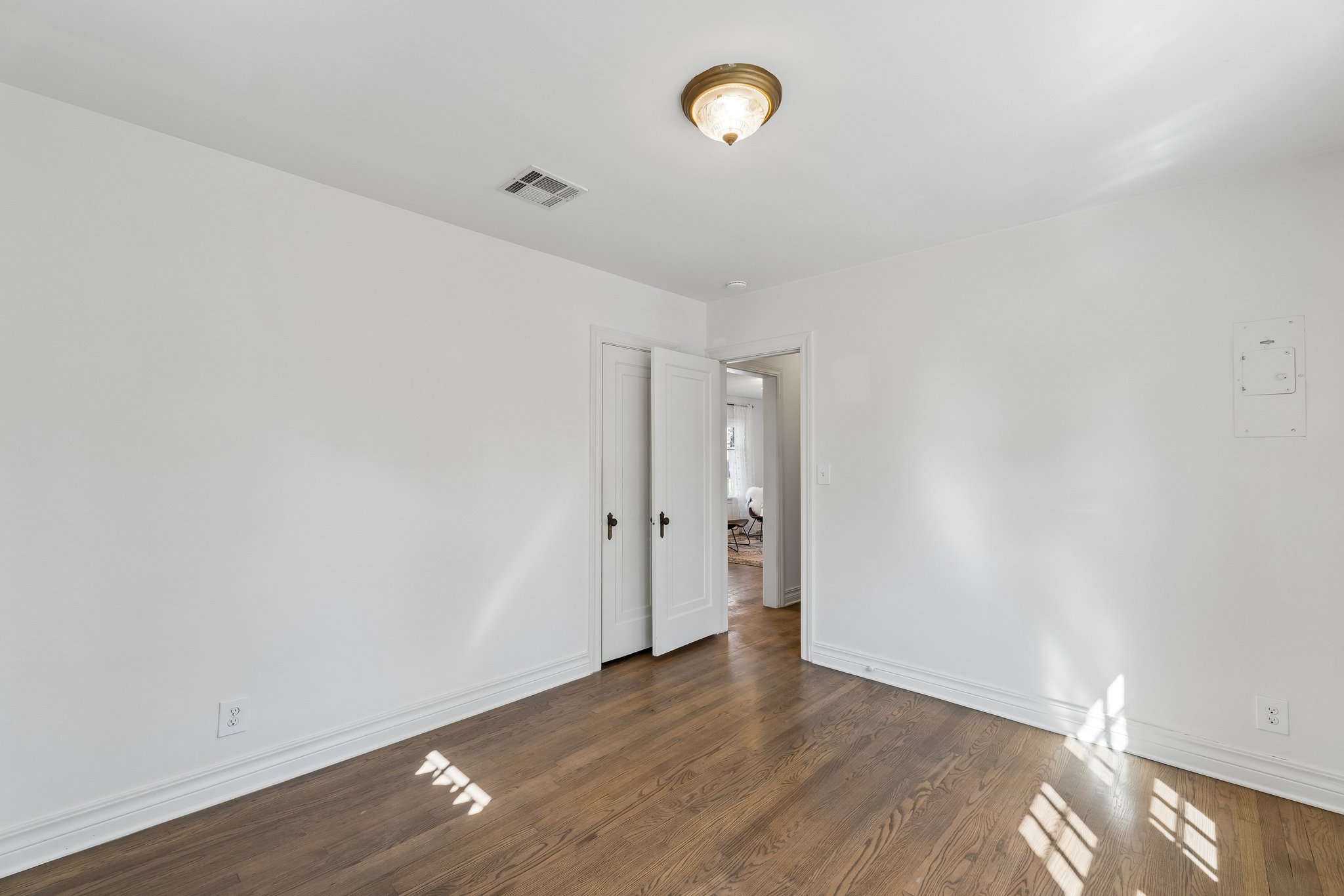 1116 Woodlawn Pl_028.jpg
