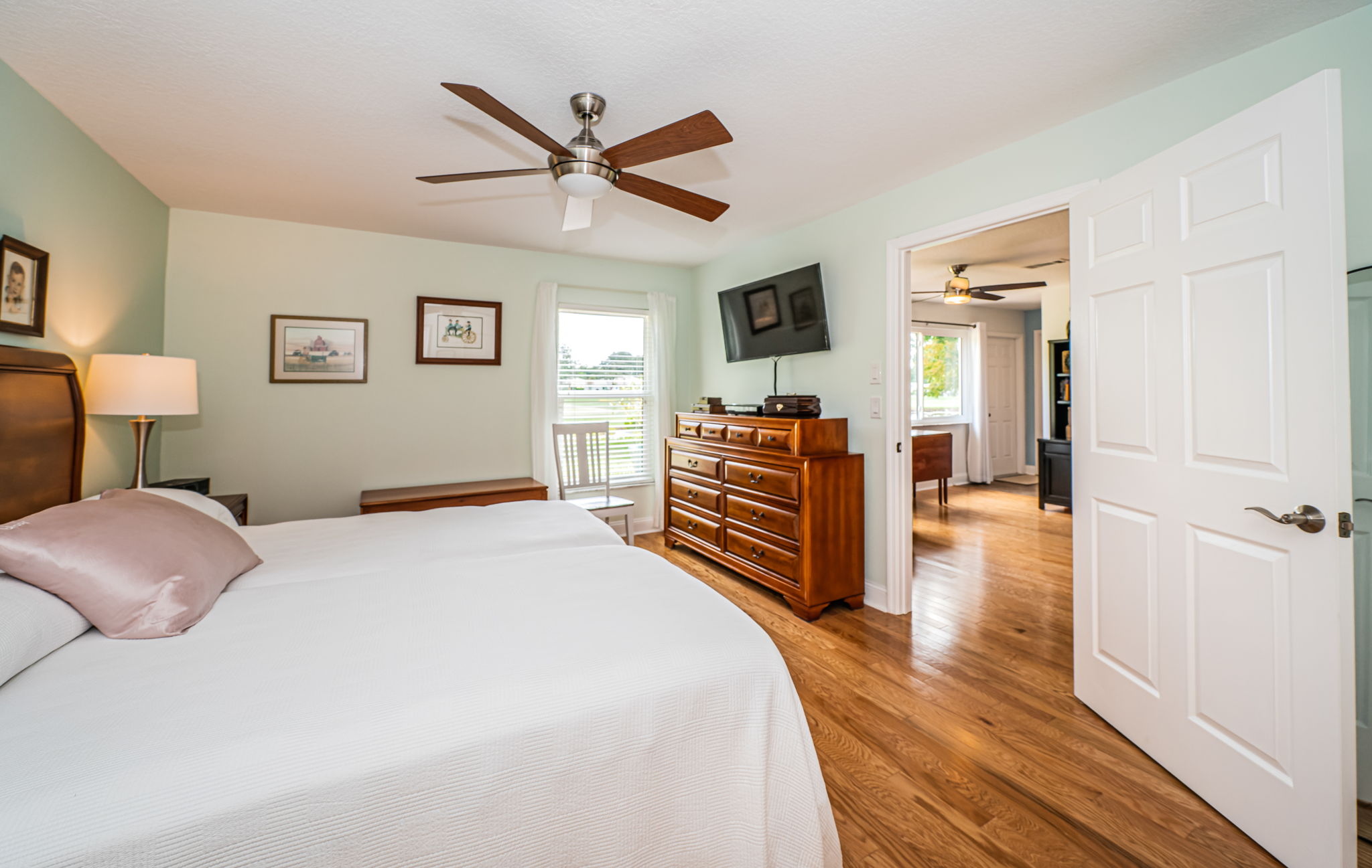 Master Bedroom1b