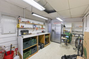  Photo 32