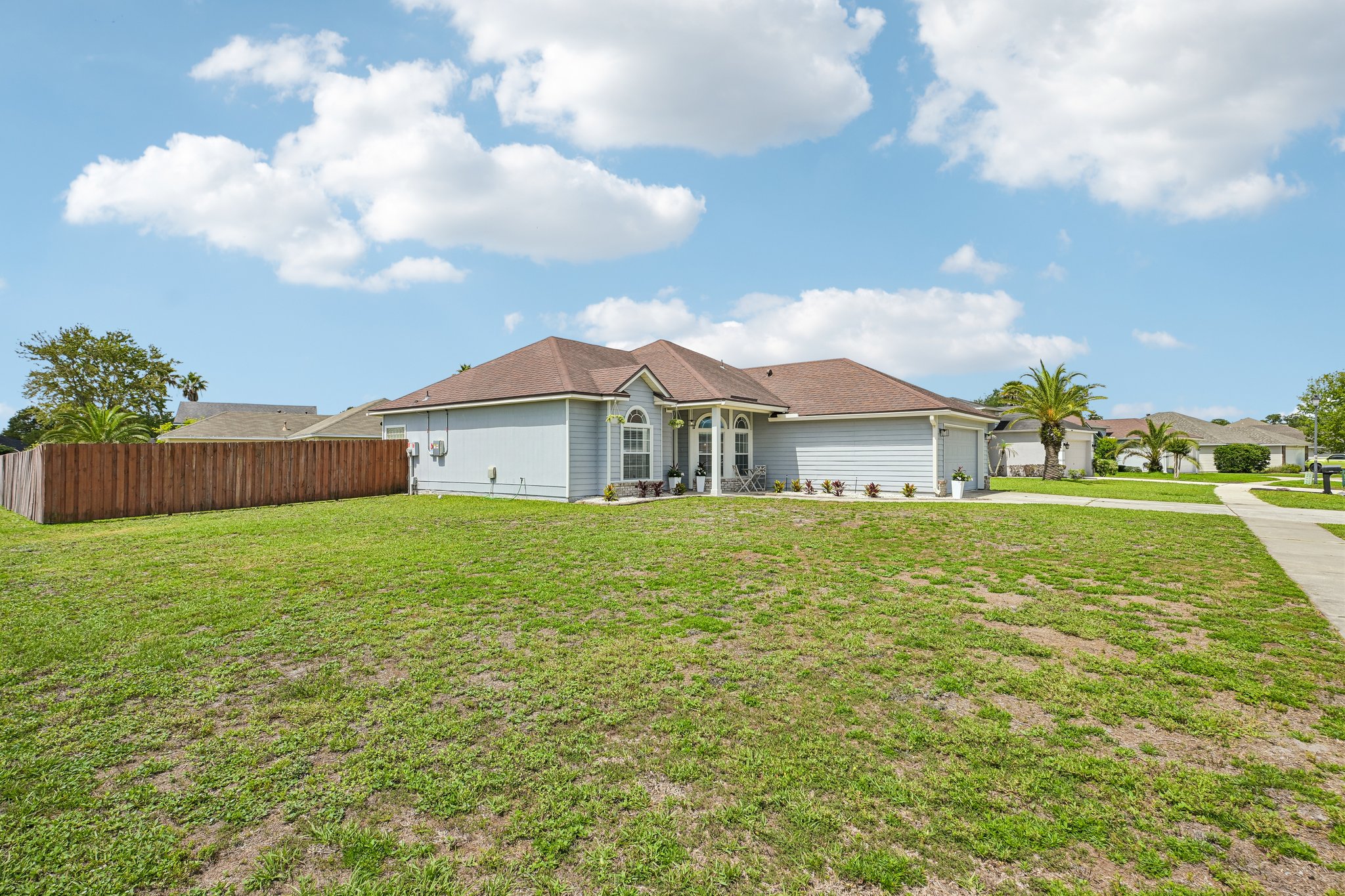 Lord Taylor Dr-S2205-004.jpg