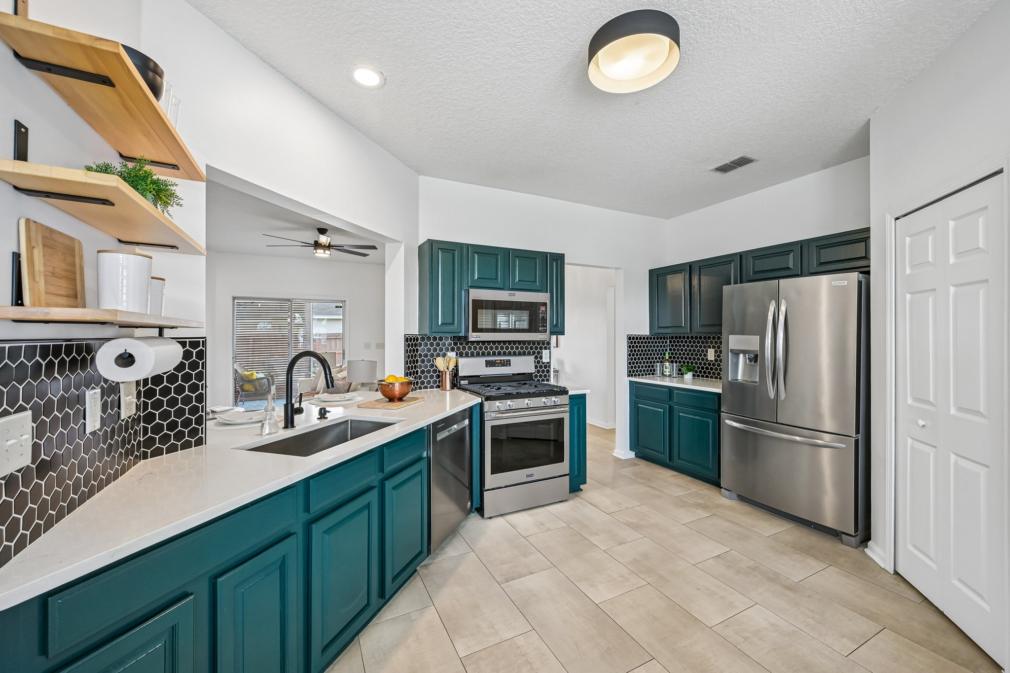 Lord Taylor Dr-S2205-019.jpg