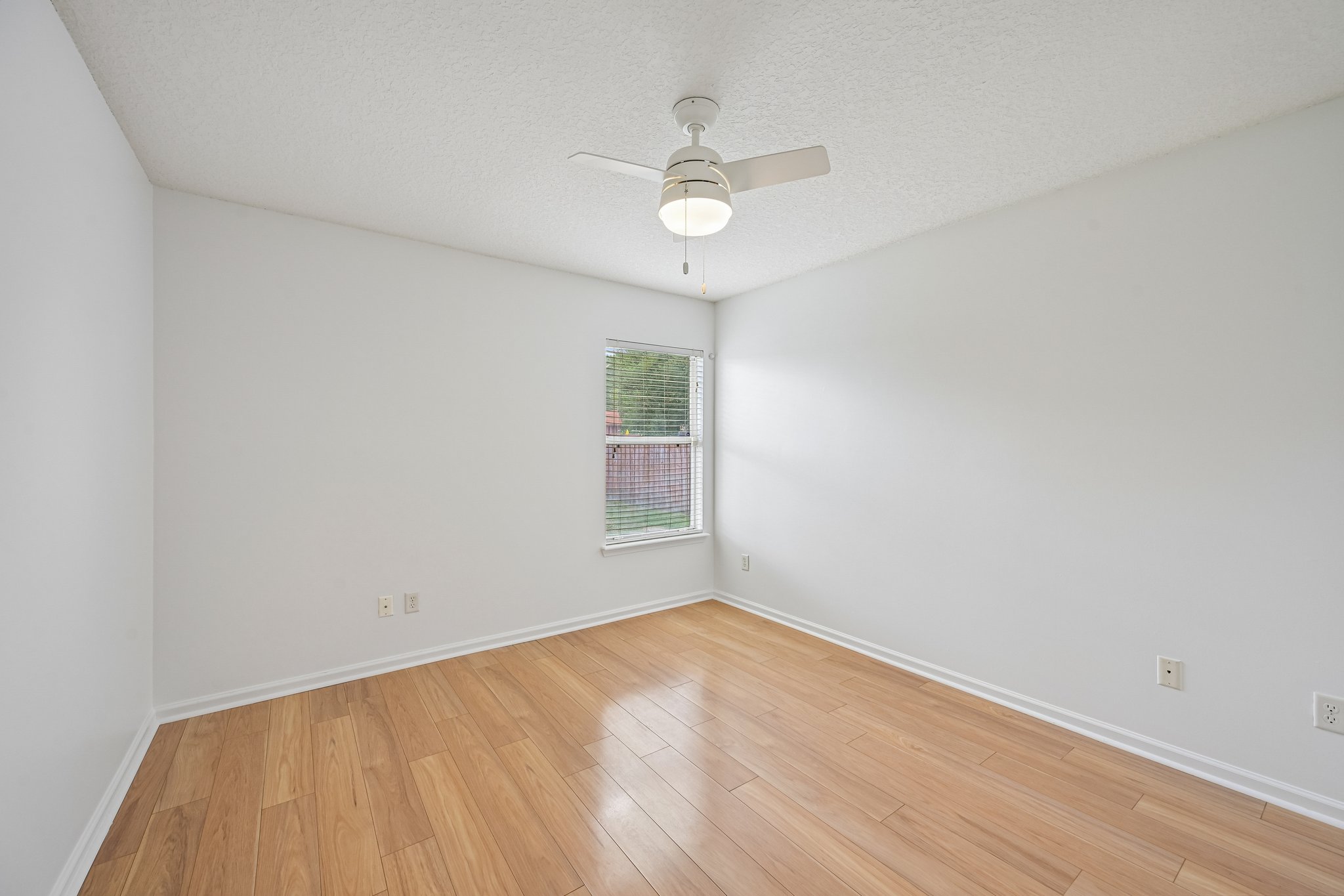 Lord Taylor Dr-S2205-023.jpg