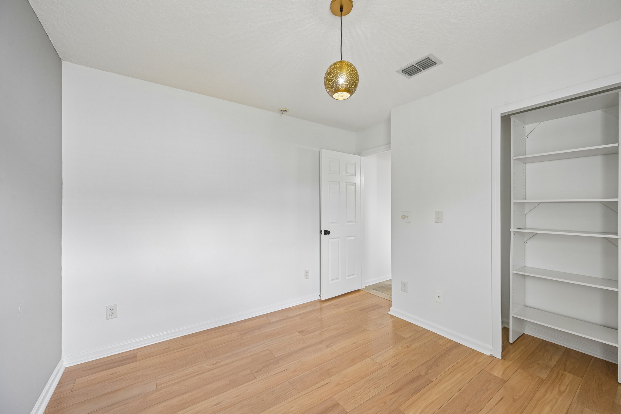 Lord Taylor Dr-S2205-027.jpg