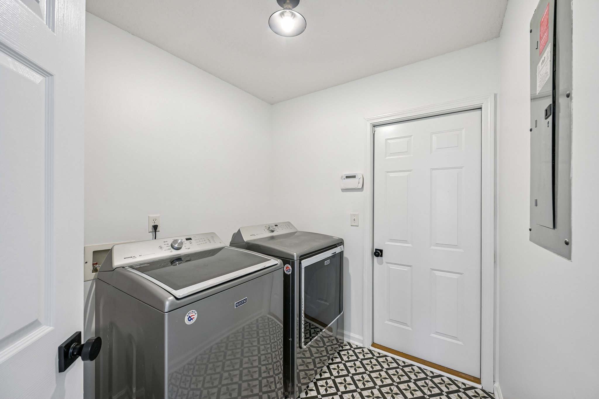 Lord Taylor Dr-S2205-038.jpg