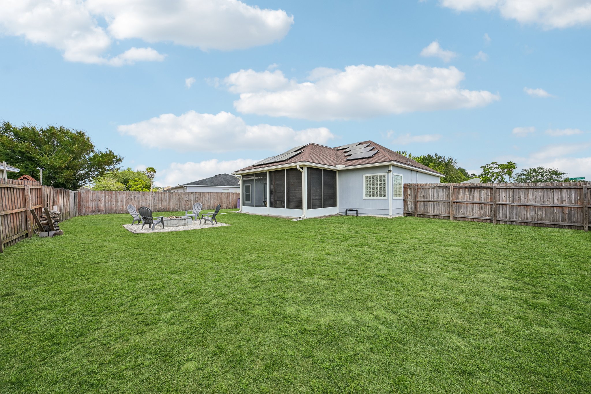 Lord Taylor Dr-S2205-047.jpg