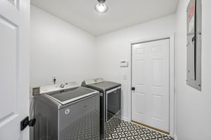 Lord Taylor Dr-S2205-038.jpg