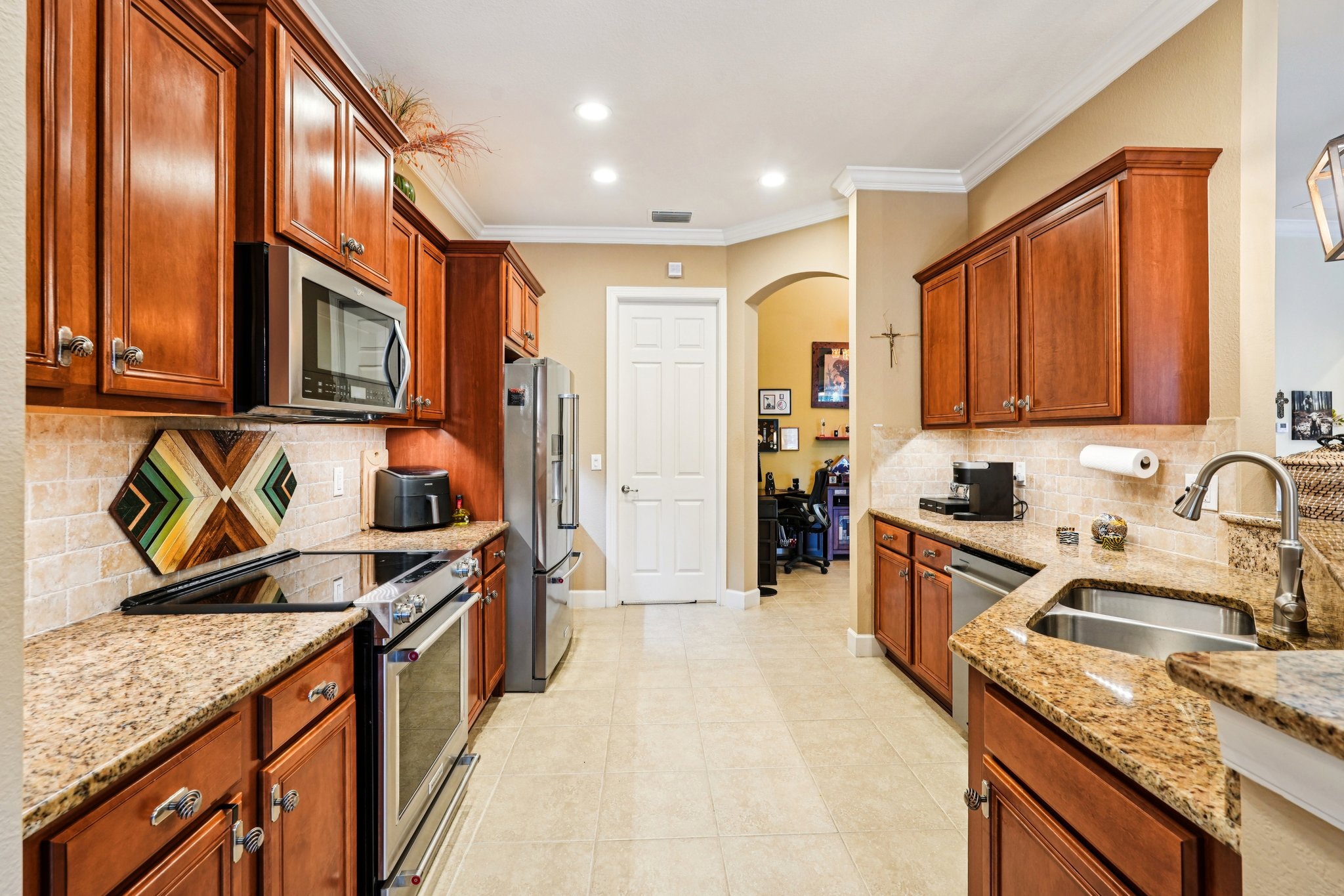 Laughton Cir-S2711-014.jpg