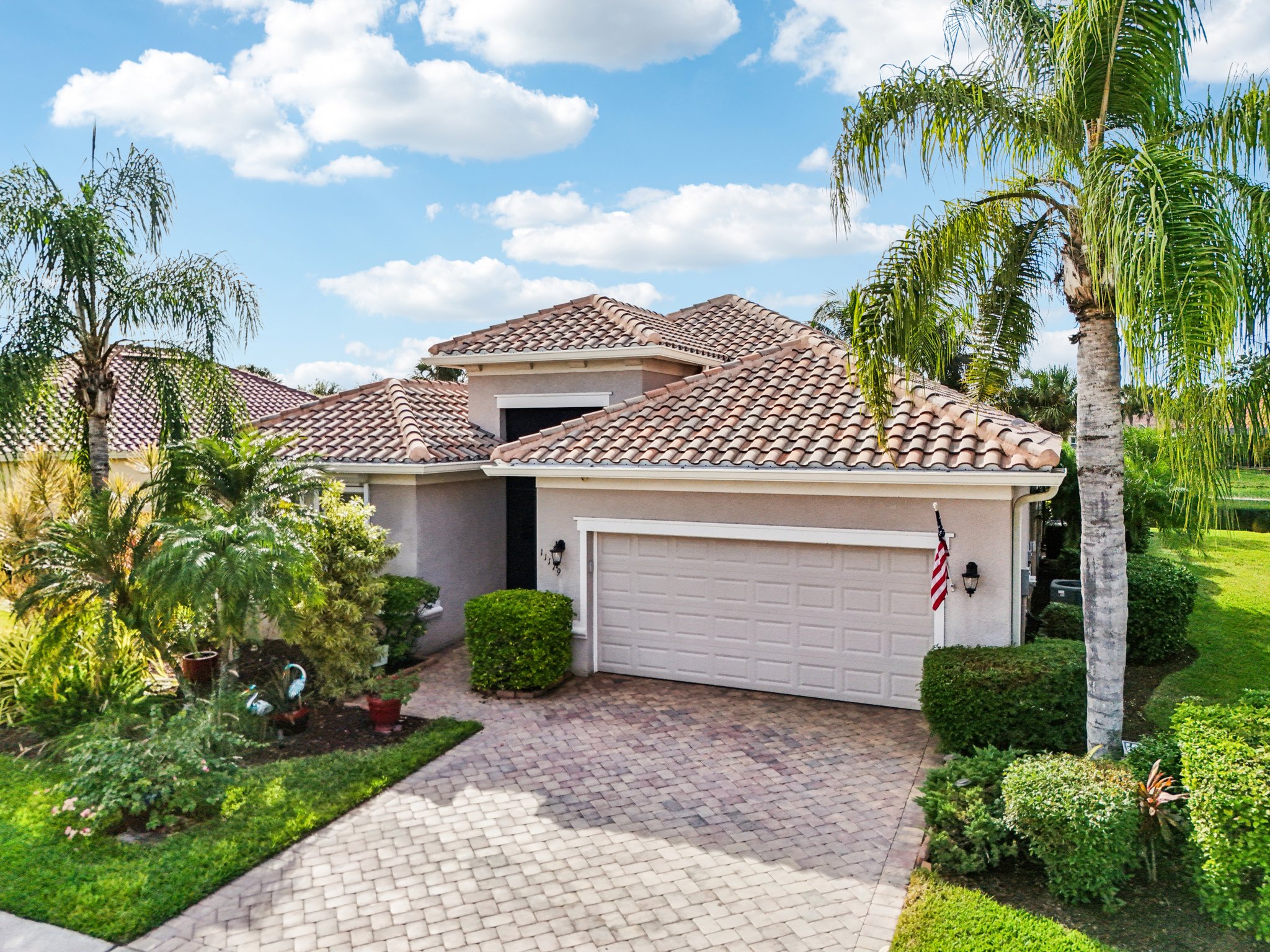 Laughton Cir-S2711-043.jpg