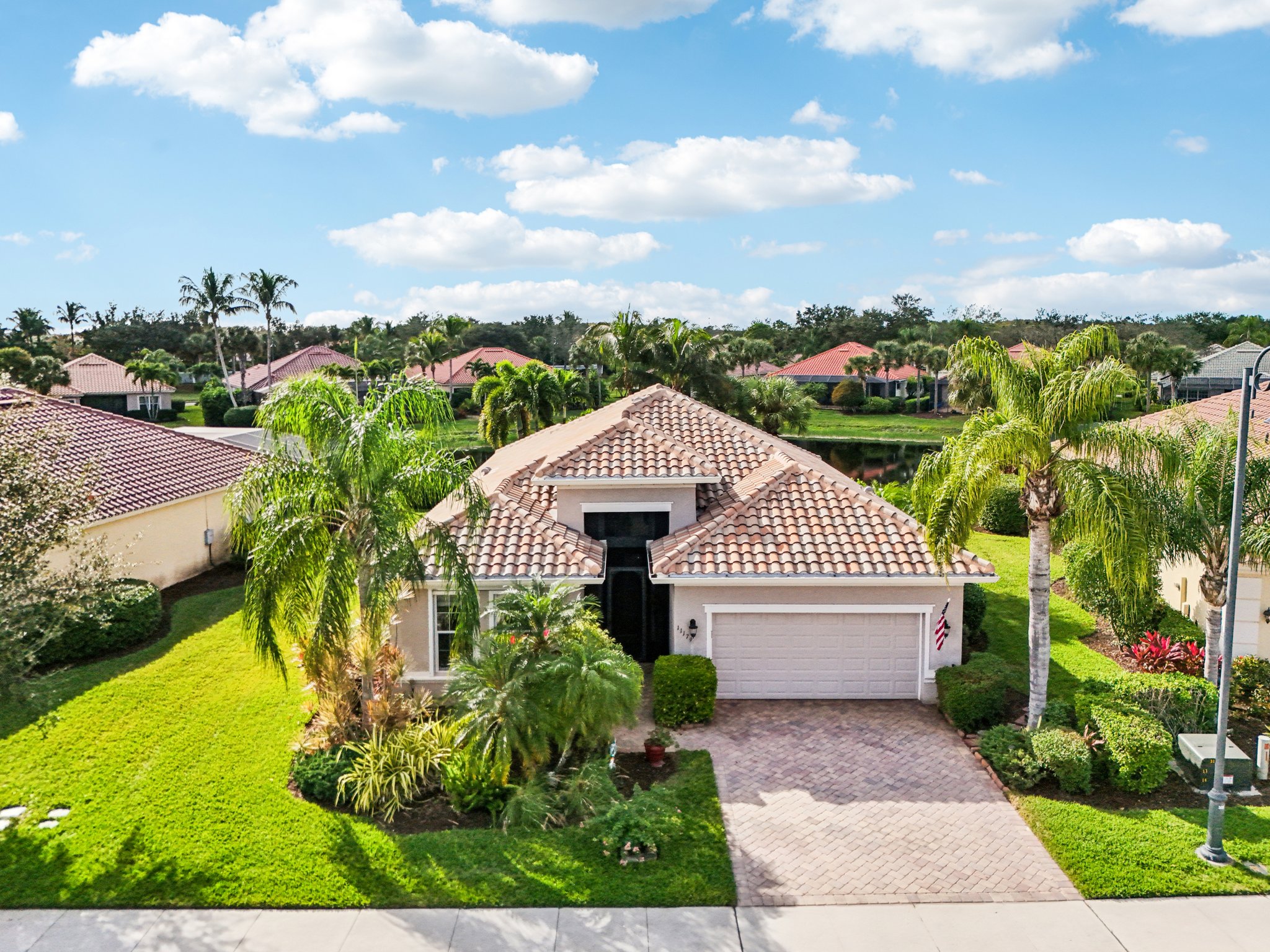 Laughton Cir-S2711-045.jpg