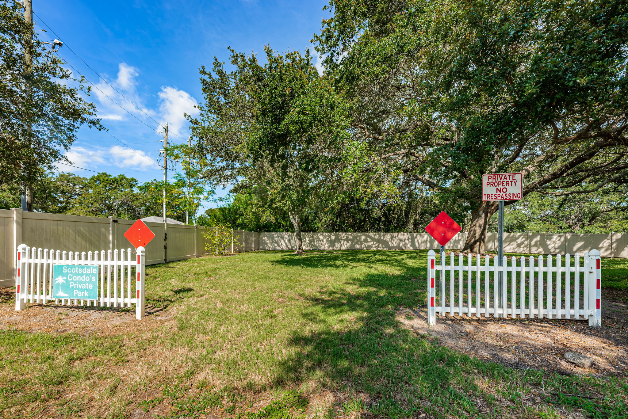 12-Scotsdale Condo Private Park