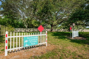14-Scotsdale Condo Private Park