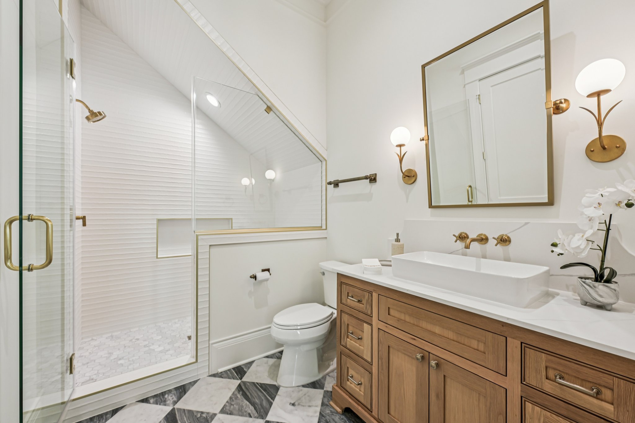 E 7 1_2 St-S3003-037.jpg