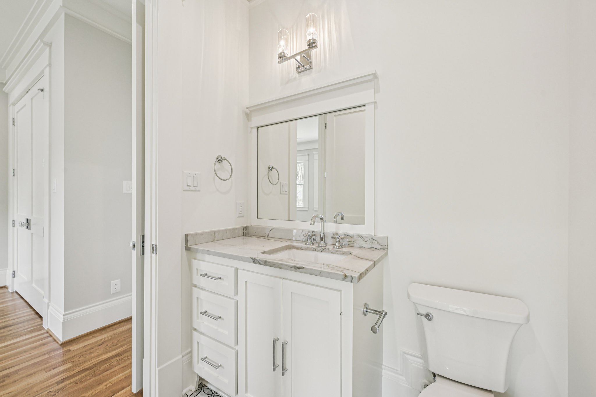 E 7 1_2 St-S3003-046.jpg