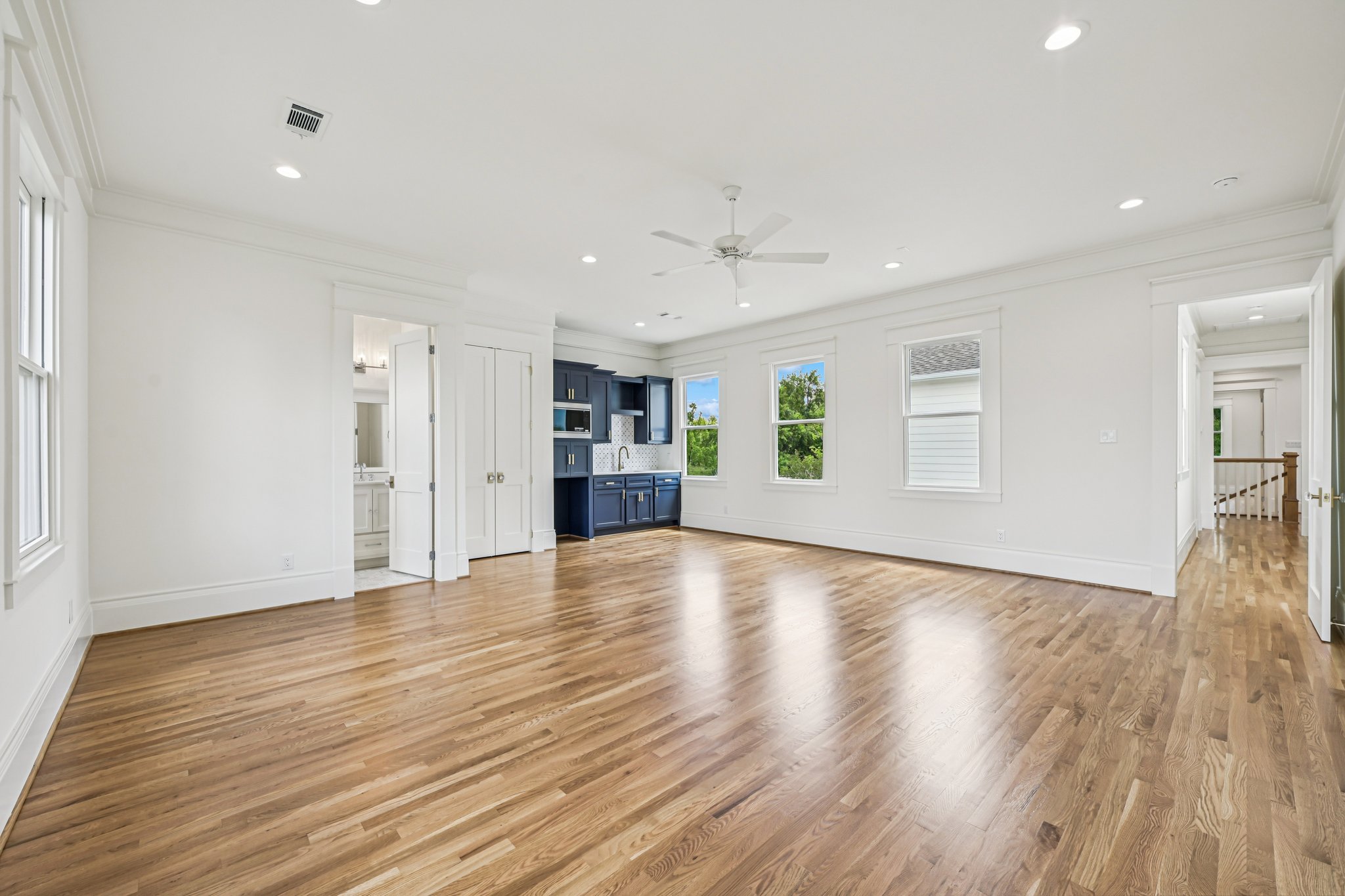 E 7 1_2 St-S3003-049.jpg