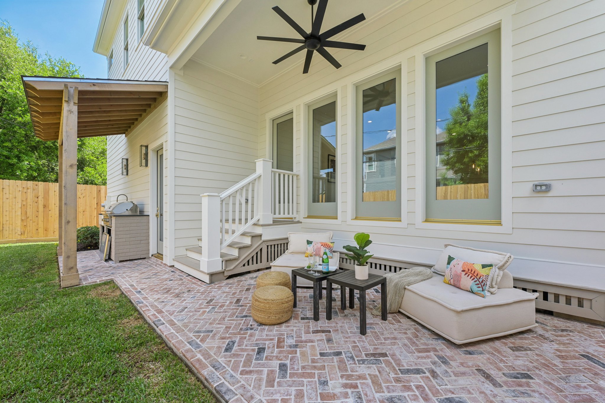 E 7 1_2 St-S3003-065.jpg