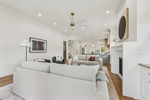 E 7 1_2 St-S3003-014.jpg