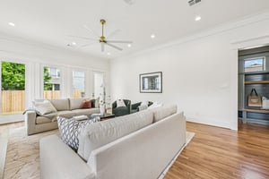 E 7 1_2 St-S3003-016.jpg