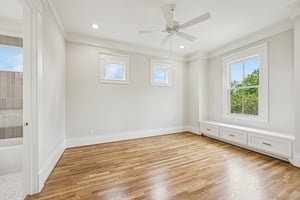 E 7 1_2 St-S3003-040.jpg