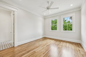 E 7 1_2 St-S3003-043.jpg