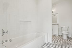 E 7 1_2 St-S3003-044.jpg