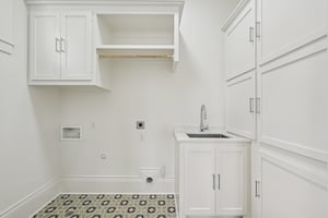 E 7 1_2 St-S3003-047.jpg