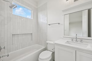 E 7 1_2 St-S3003-050.jpg