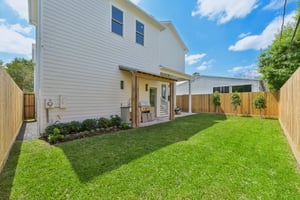 E 7 1_2 St-S3003-062.jpg