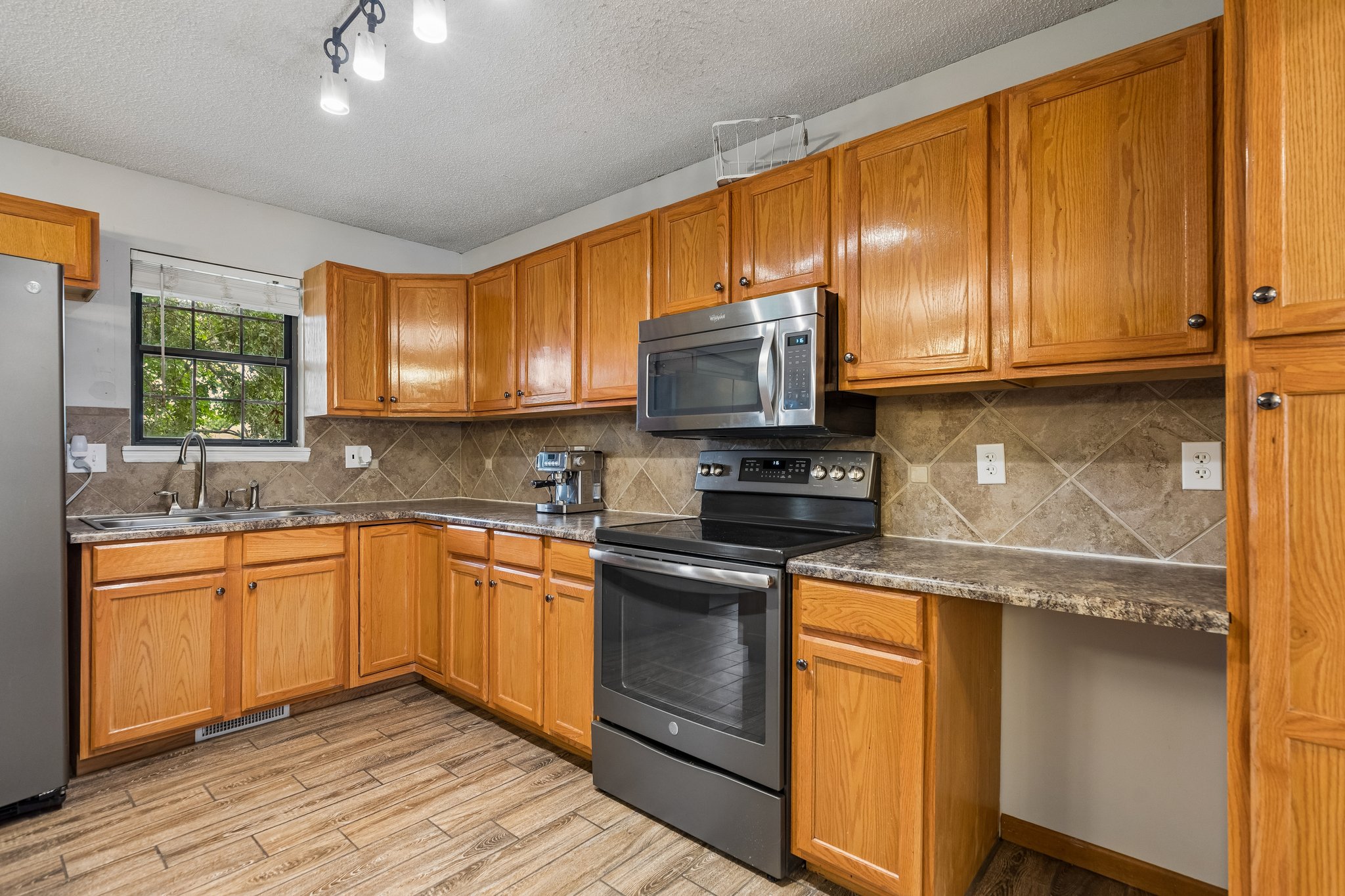 9524 - 112 Frank St_013.jpg