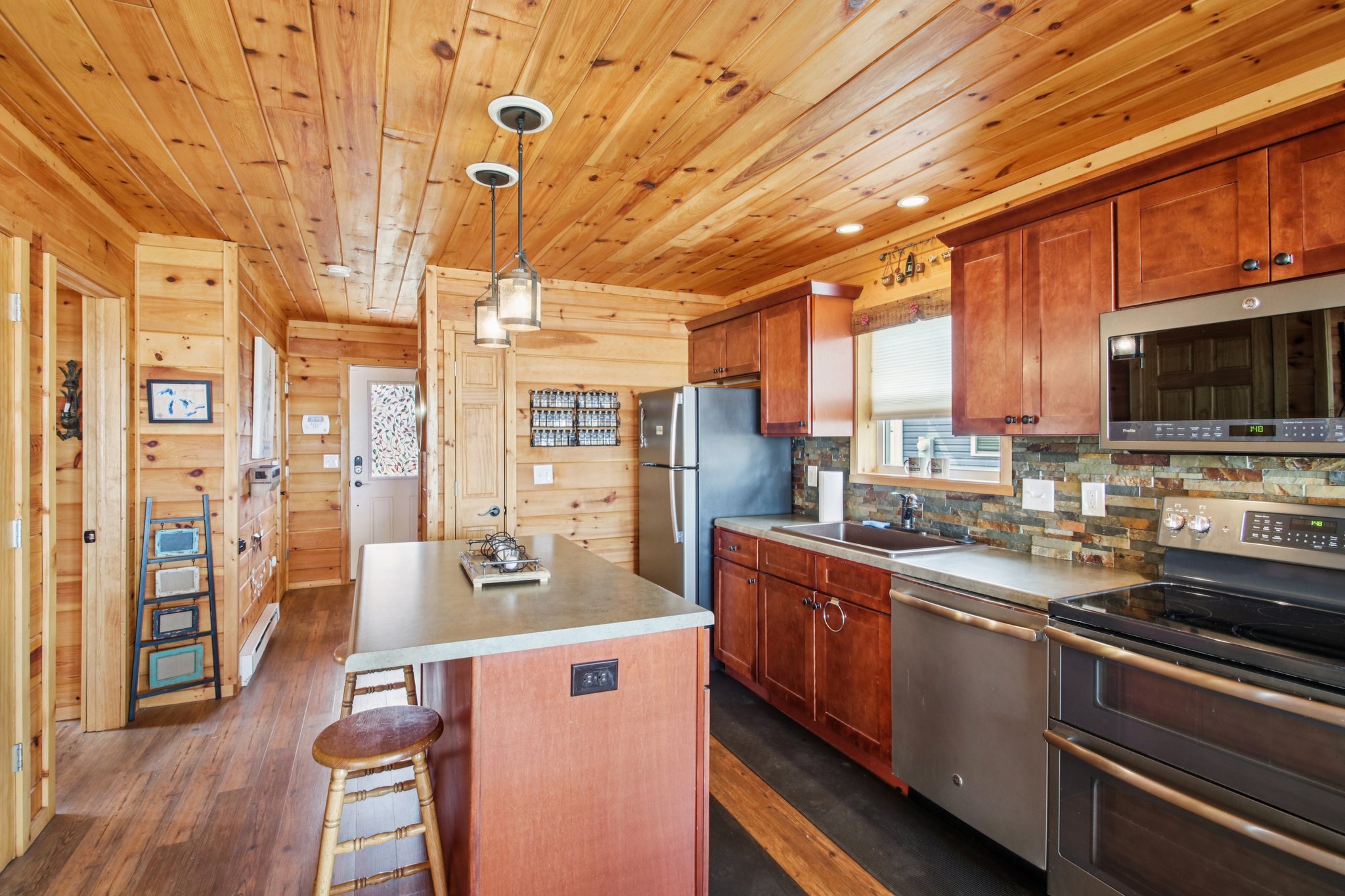 Main St-S0804-014.jpg