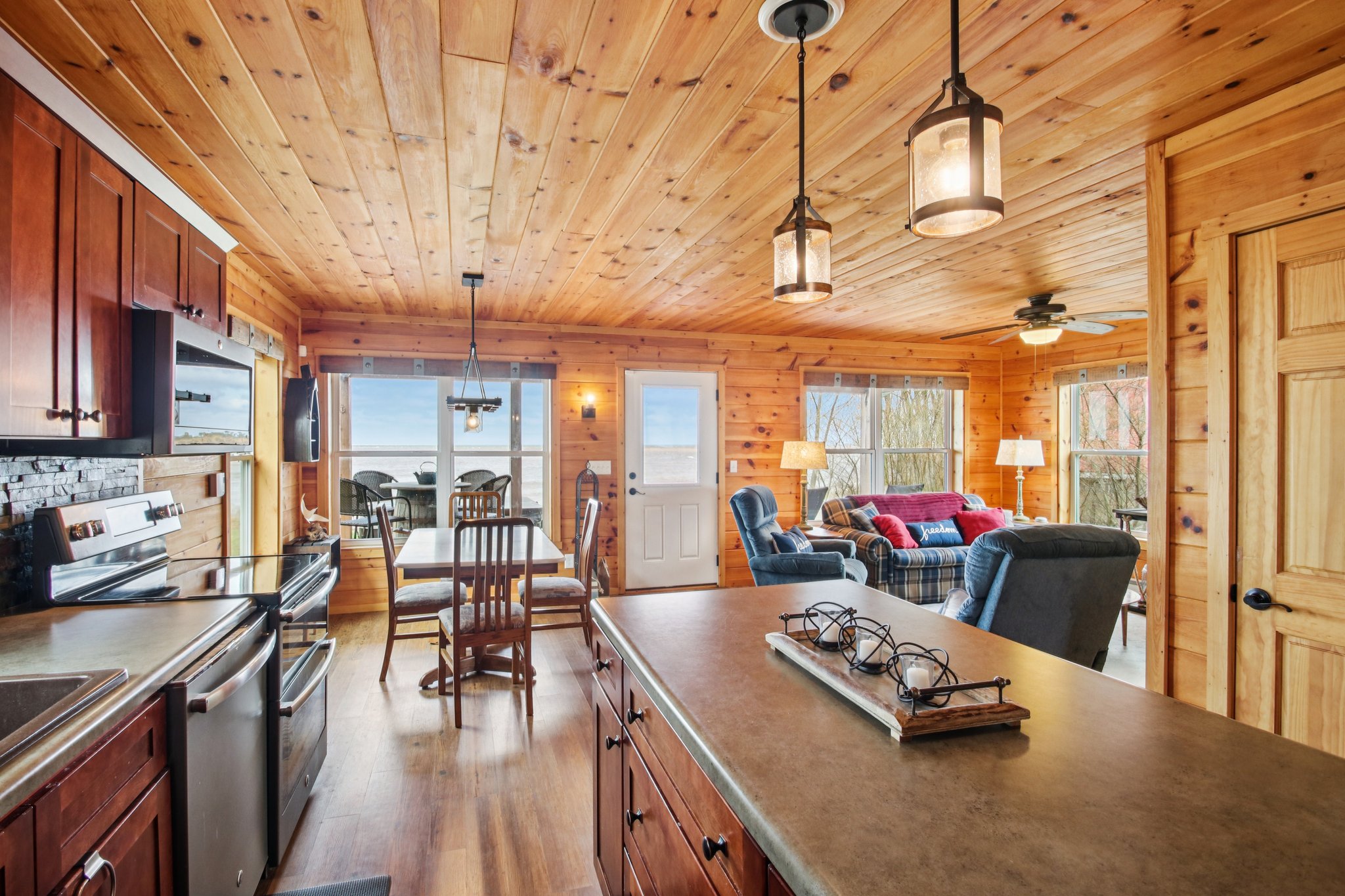 Main St-S0804-016.jpg