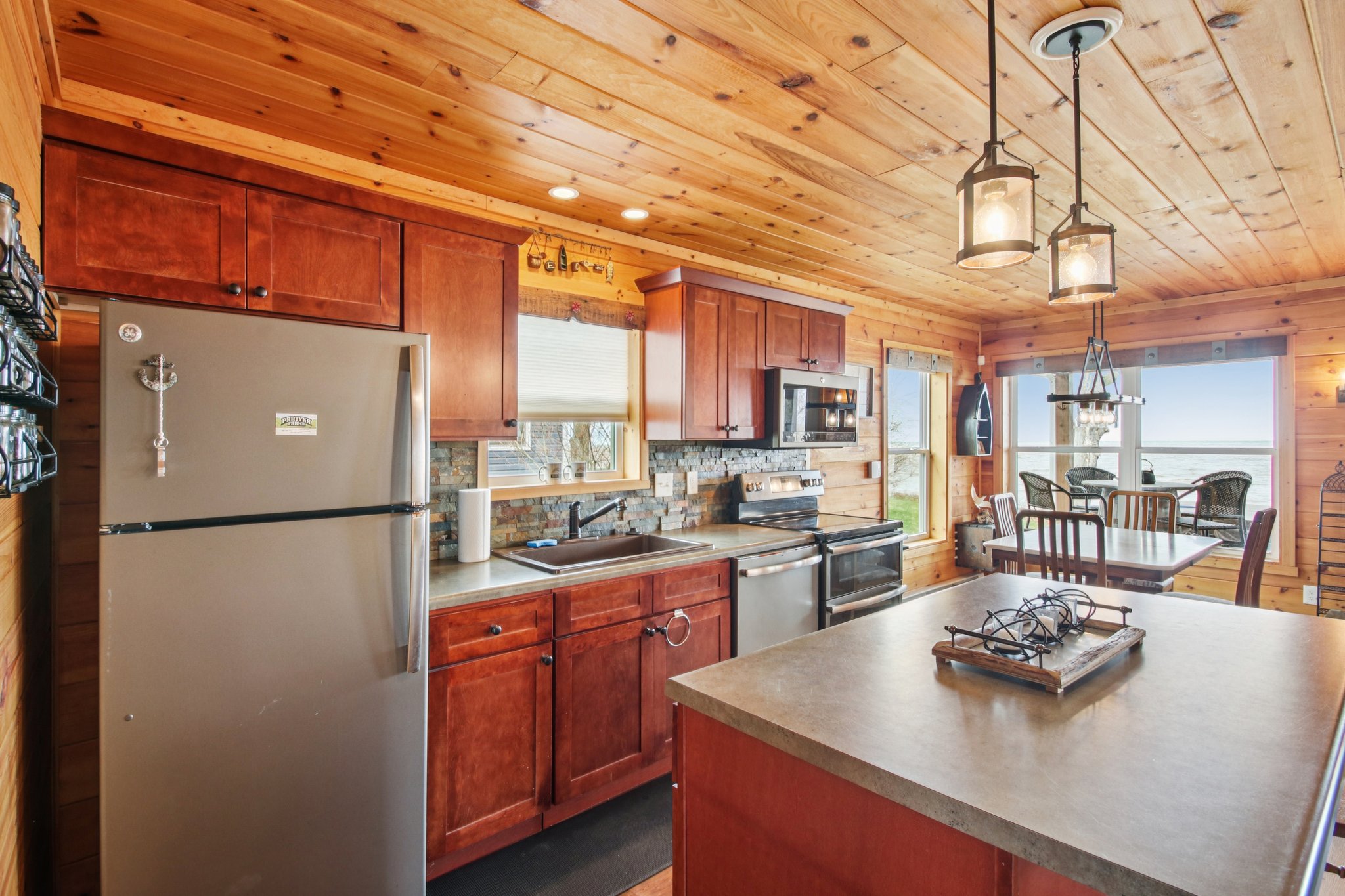 Main St-S0804-017.jpg