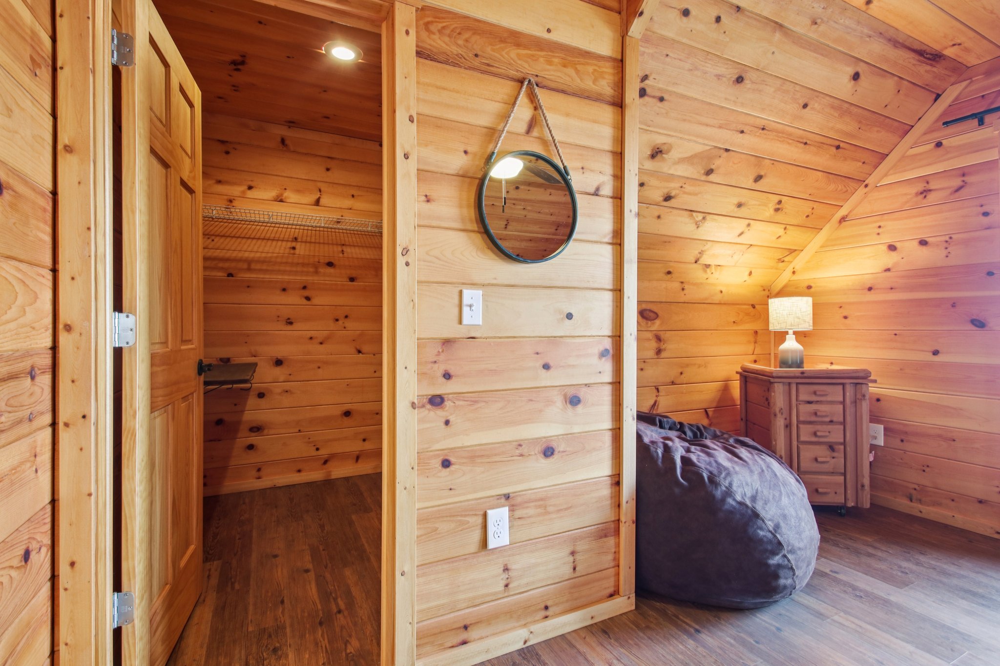 Main St-S0804-030.jpg