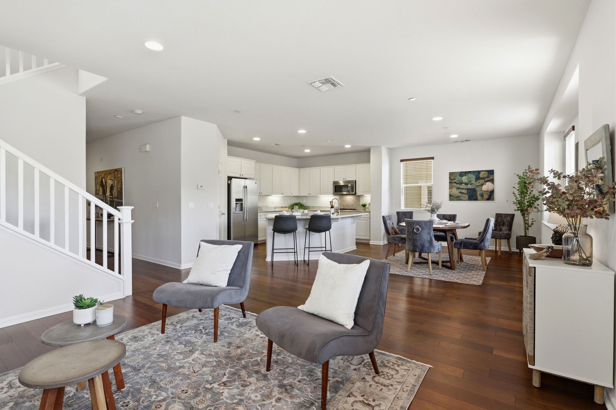 011_F8_112 Meadowview Ln