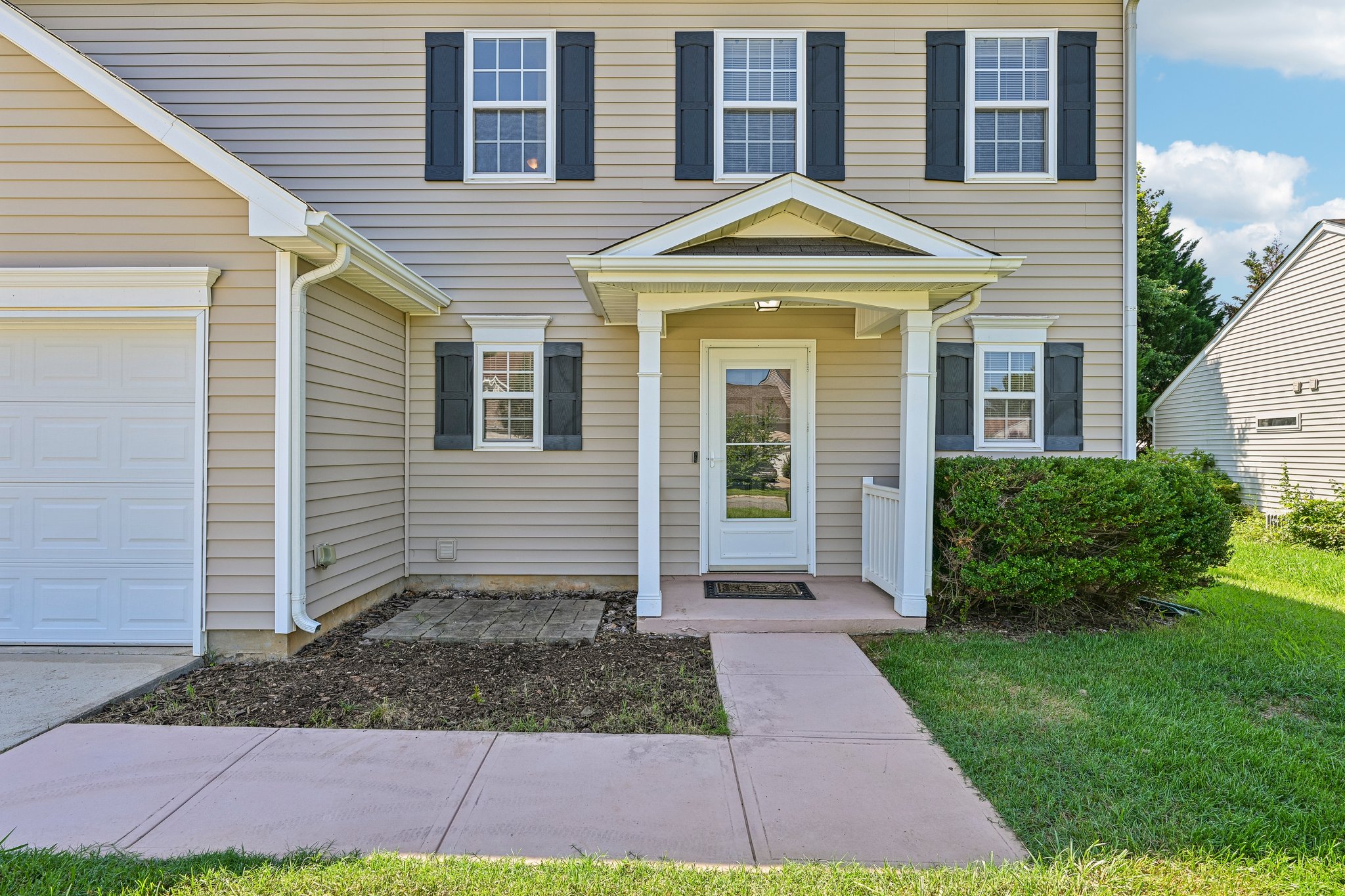 Nevis Ln-S3107-004.jpg