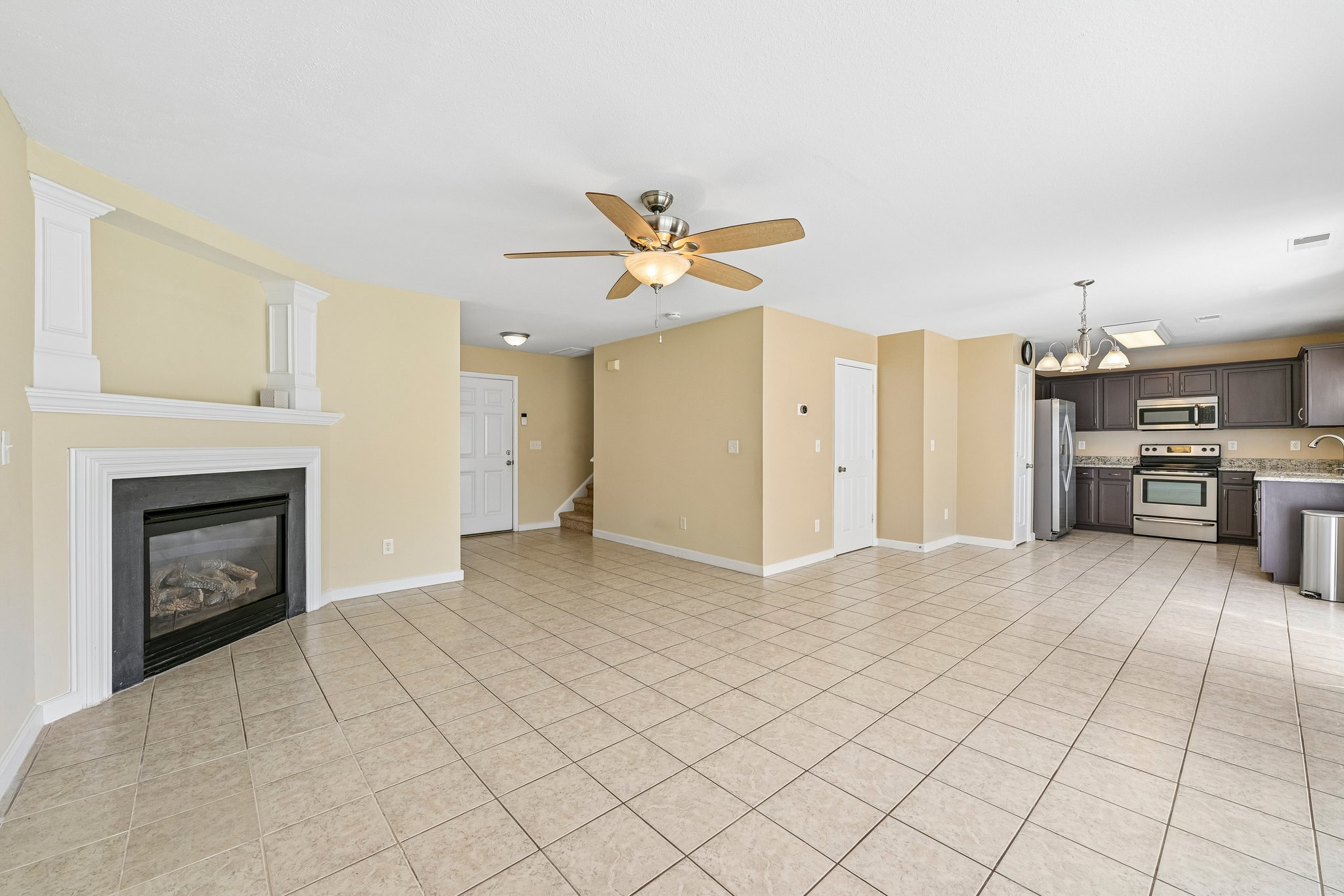 Nevis Ln-S3107-009.jpg