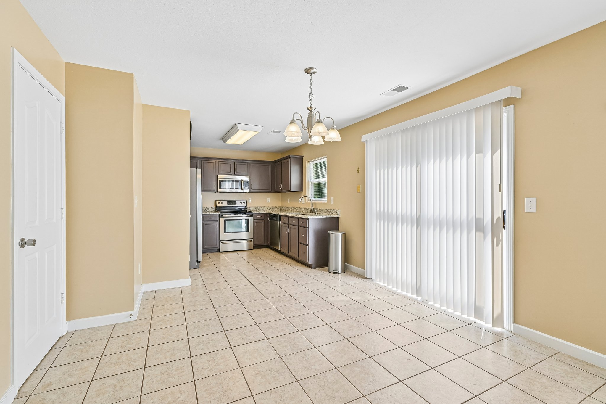 Nevis Ln-S3107-011.jpg