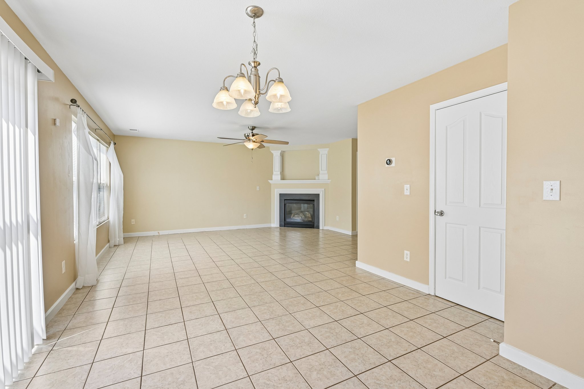 Nevis Ln-S3107-012.jpg