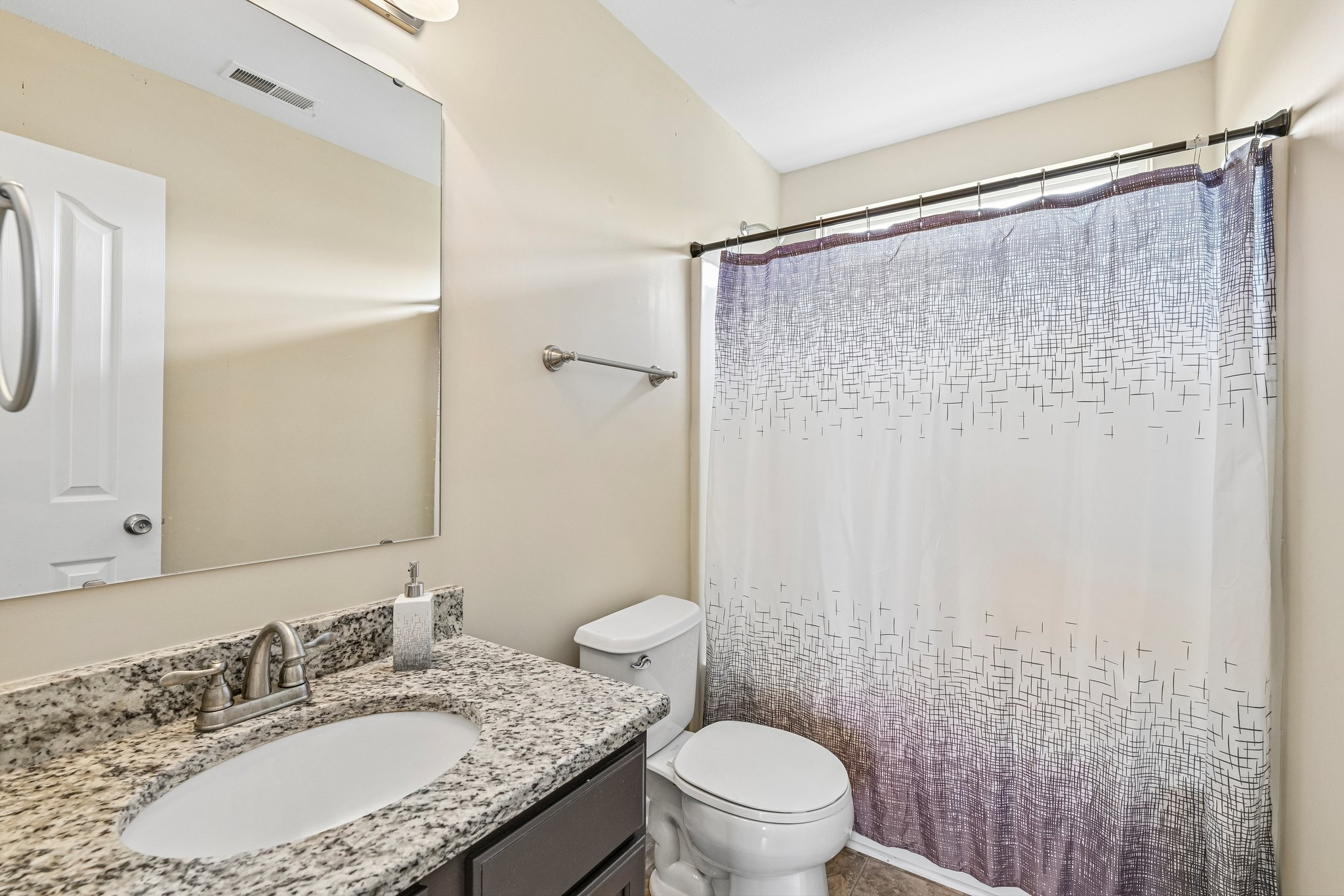 Nevis Ln-S3107-024.jpg