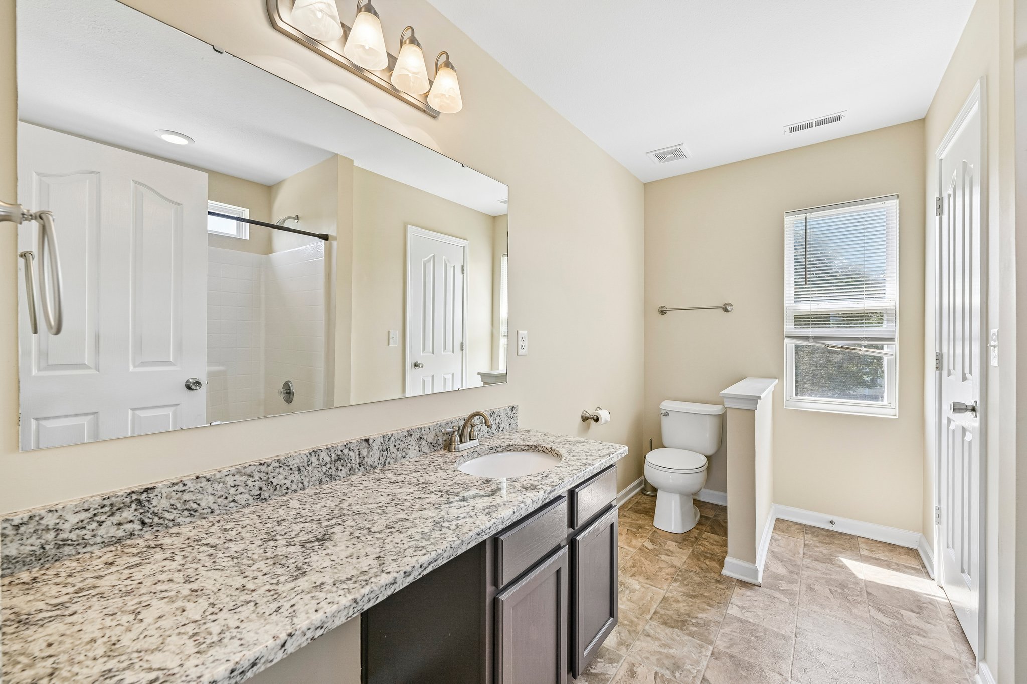 Nevis Ln-S3107-033.jpg