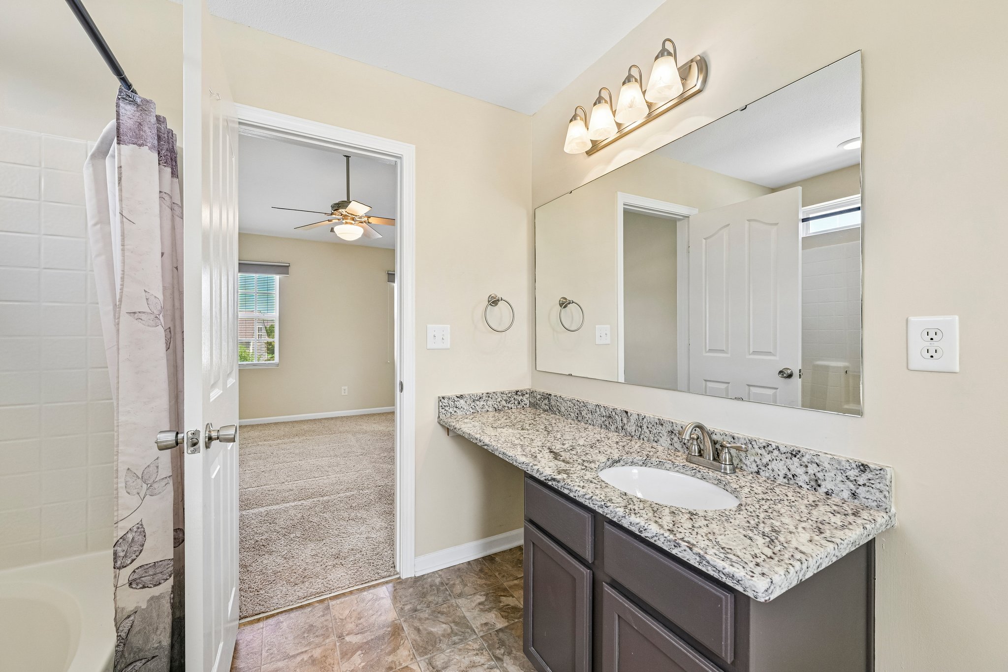 Nevis Ln-S3107-034.jpg