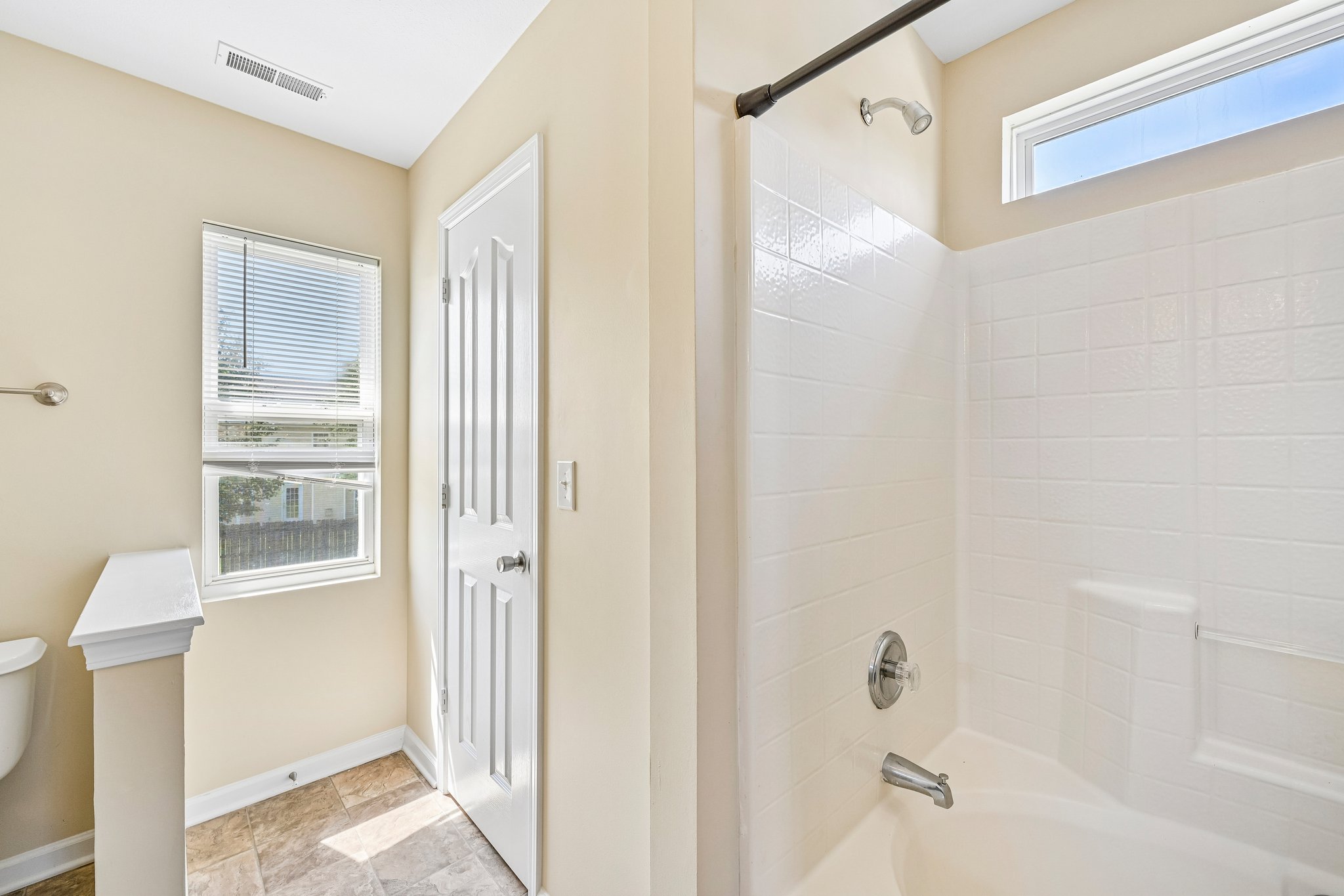 Nevis Ln-S3107-035.jpg
