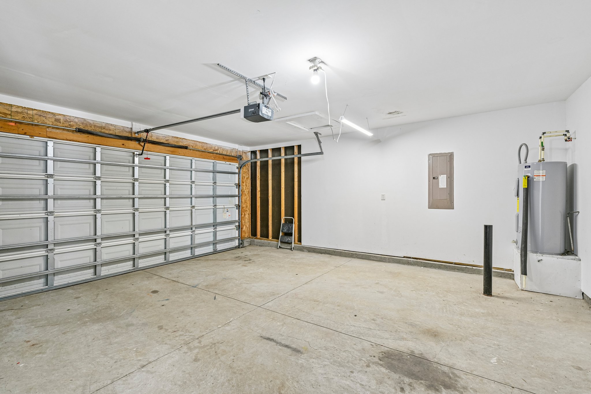 Nevis Ln-S3107-036.jpg