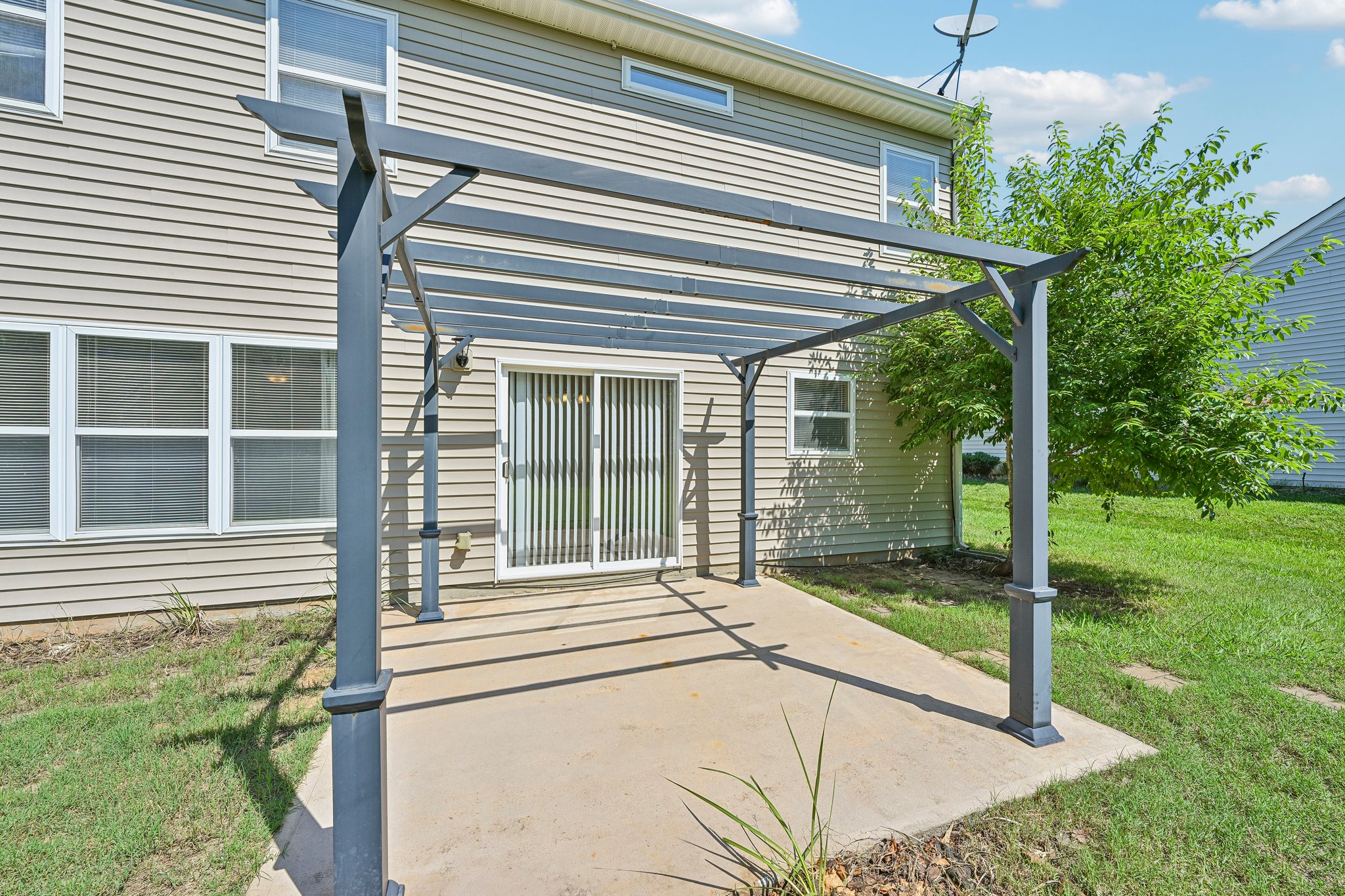 Nevis Ln-S3107-038.jpg
