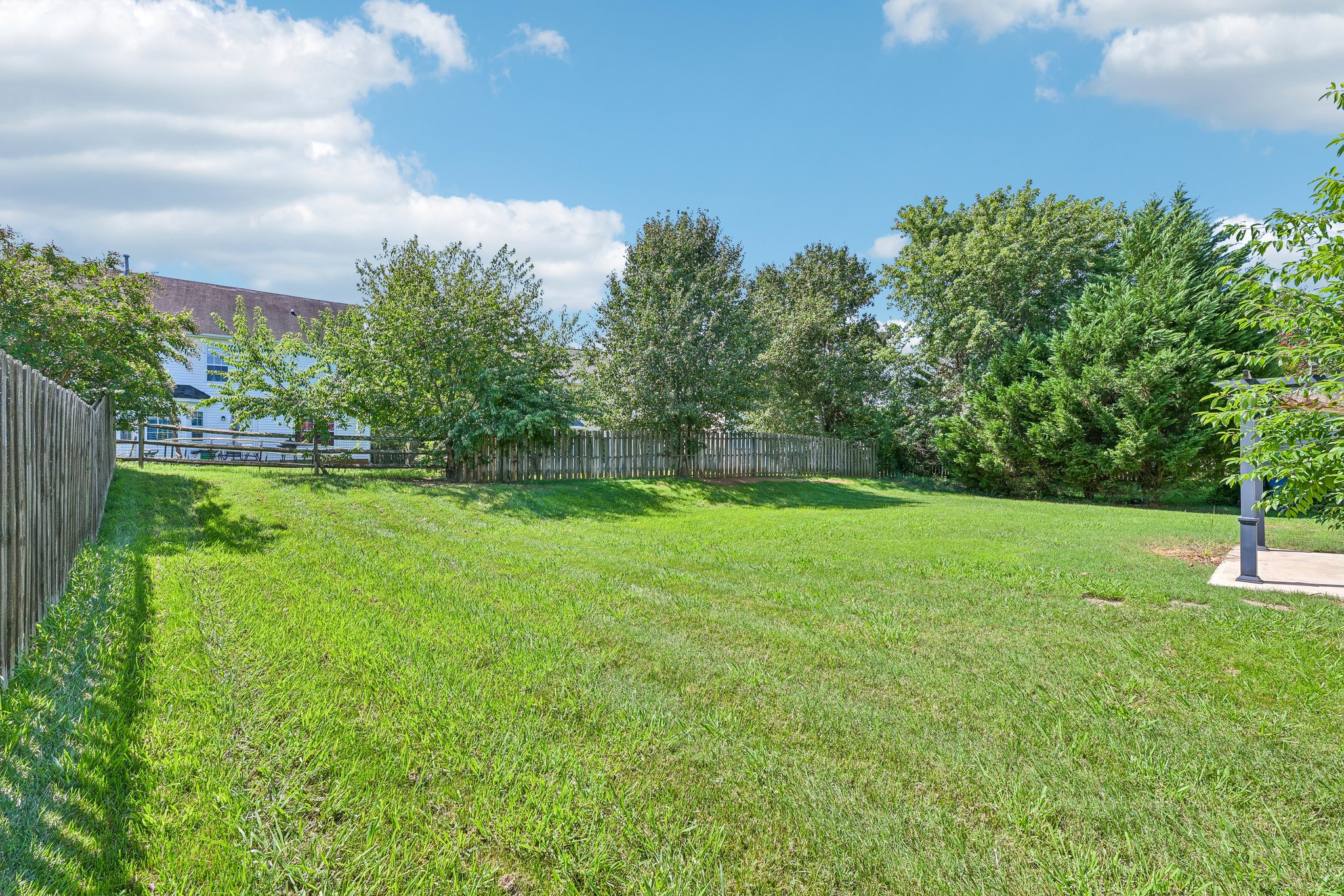 Nevis Ln-S3107-040.jpg