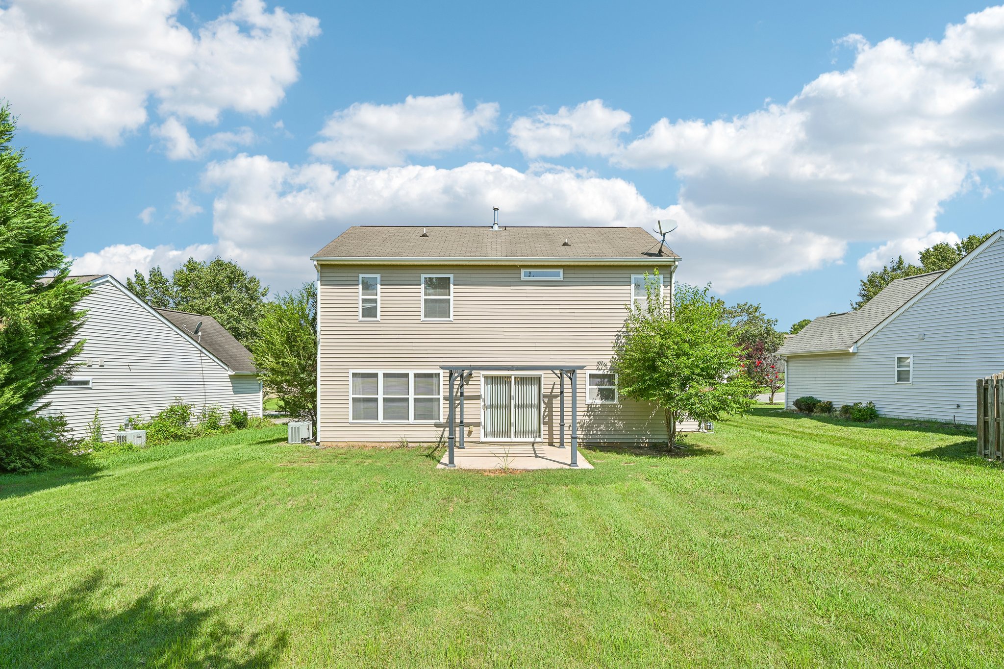 Nevis Ln-S3107-043.jpg