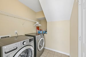 Nevis Ln-S3107-019.jpg